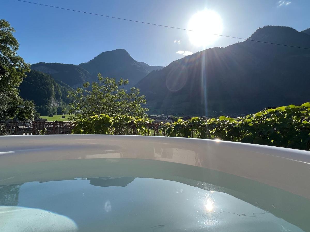 Romantic Private Superior Swiss Chalet With Hottub Lungern Esterno foto