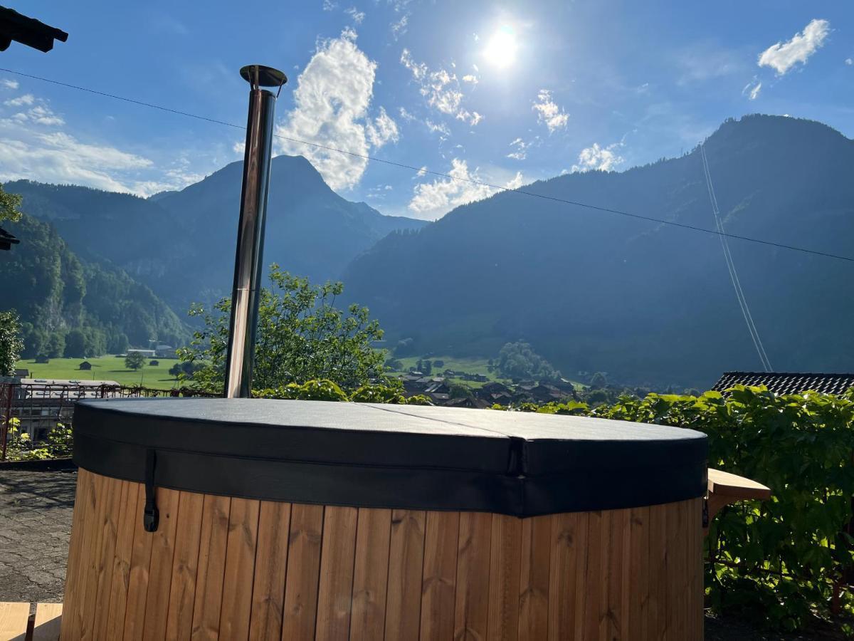 Romantic Private Superior Swiss Chalet With Hottub Lungern Esterno foto